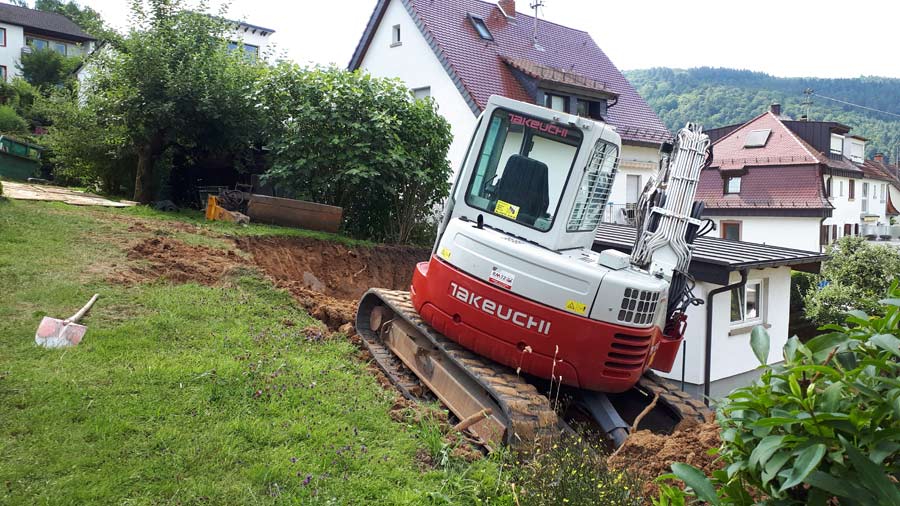 Raatz | Gesellschaft für Hochbau mbH in Heidelberg, Außenanlagen Baggerarbeiten in abschüssigem Gelände